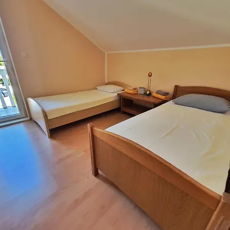 Apartmani Latin Jezera Exterior photo