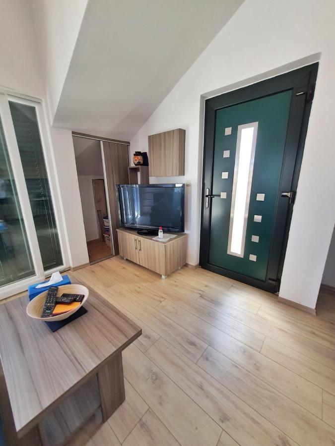 Apartment Latin Jezera