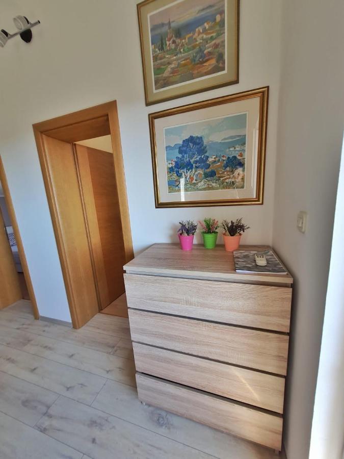 Latin Apartma Jezera
