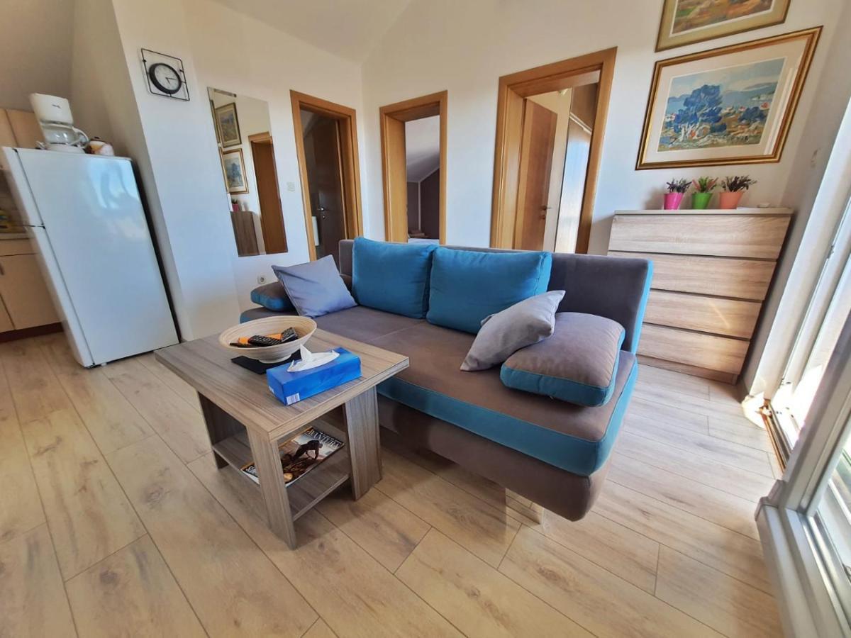 Latin Apartment *