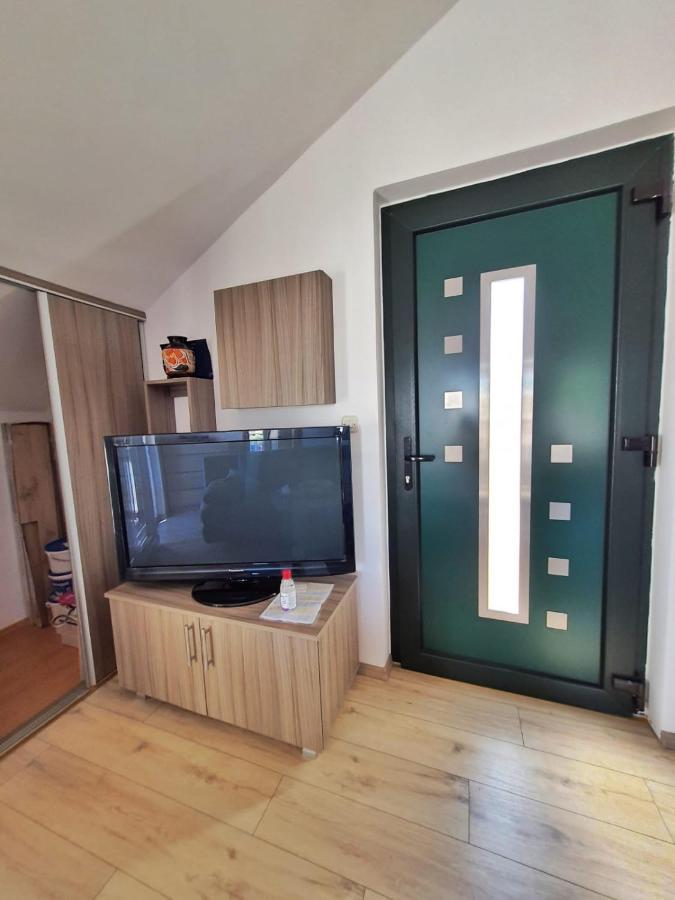 Latin Apartment Jezera